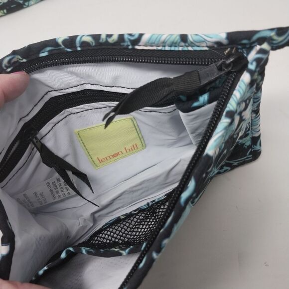 Set of two cosmetic bags. - Picture 10 of 13